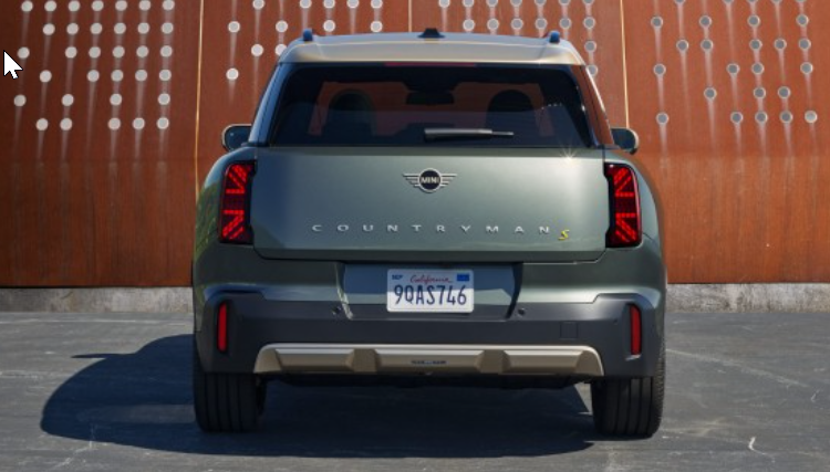 Das Heck eines grauen MINI Countryman S Das Heck eines grauen MINI Countryman S